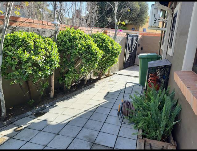 4 BEDROOM TOWNHOUSE FOR SALE IN WATERVAL EAST